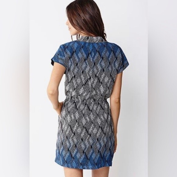 Black white and blue abstract print notched V-neck dress with pockets size XS - Picture 3 of 10